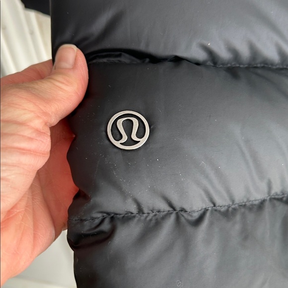 Lululemon Brave the Cold Jacket/EUC - Picture 4 of 4